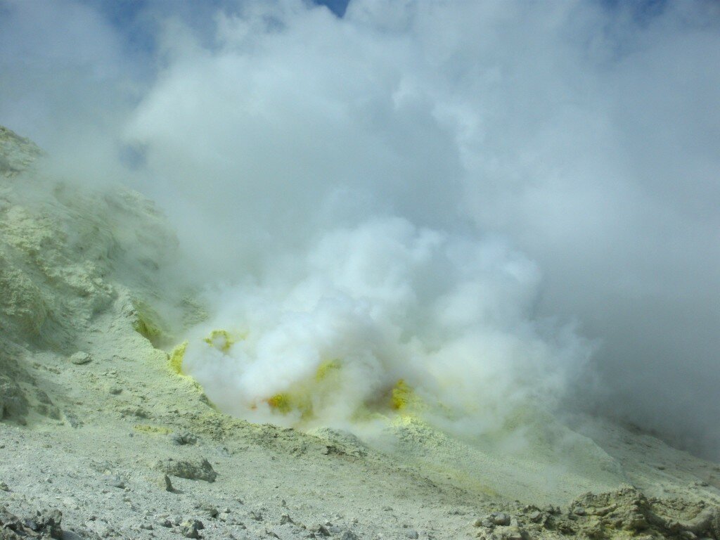 Damavand - krater na szczycie